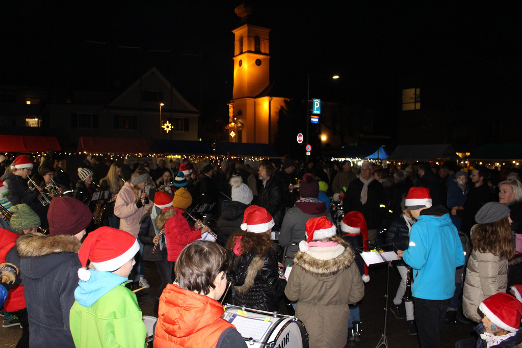 Adventzauber ILLUMINIERUNG mit Weihnachtsmarkt 01-12-2018 _15_.JPG