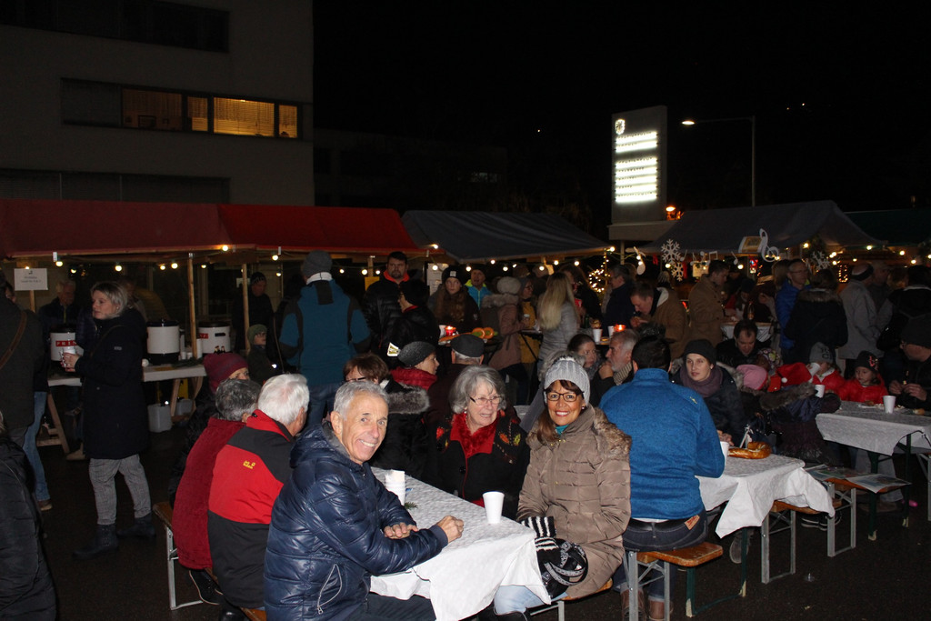 Adventzauber ILLUMINIERUNG mit Weihnachtsmarkt 01-12-2018 _17_.JPG