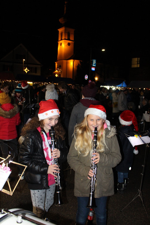 Adventzauber ILLUMINIERUNG mit Weihnachtsmarkt 01-12-2018 _16_.JPG