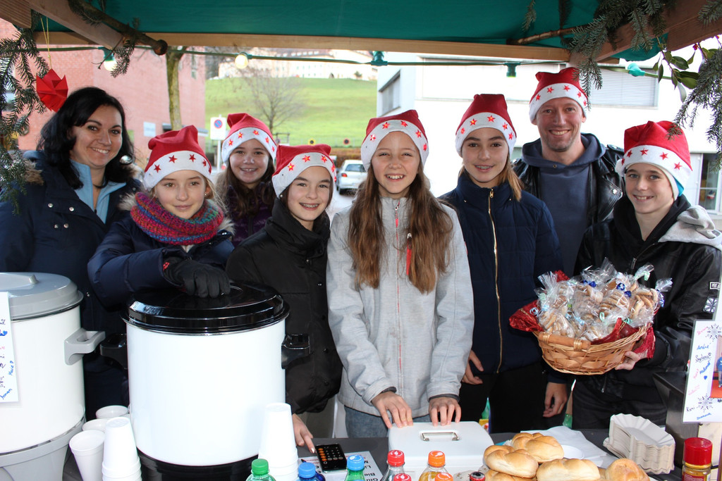 Adventzauber ILLUMINIERUNG mit Weihnachtsmarkt 01-12-2018 _35_.JPG