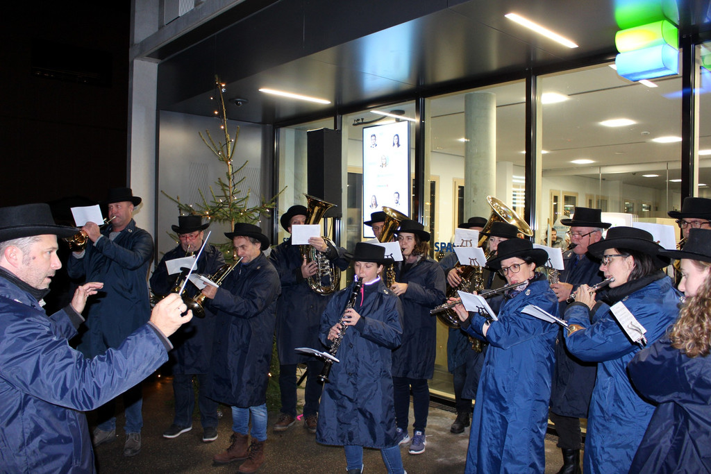 Adventzauber ILLUMINIERUNG mit Weihnachtsmarkt 01-12-2018 _20_.JPG