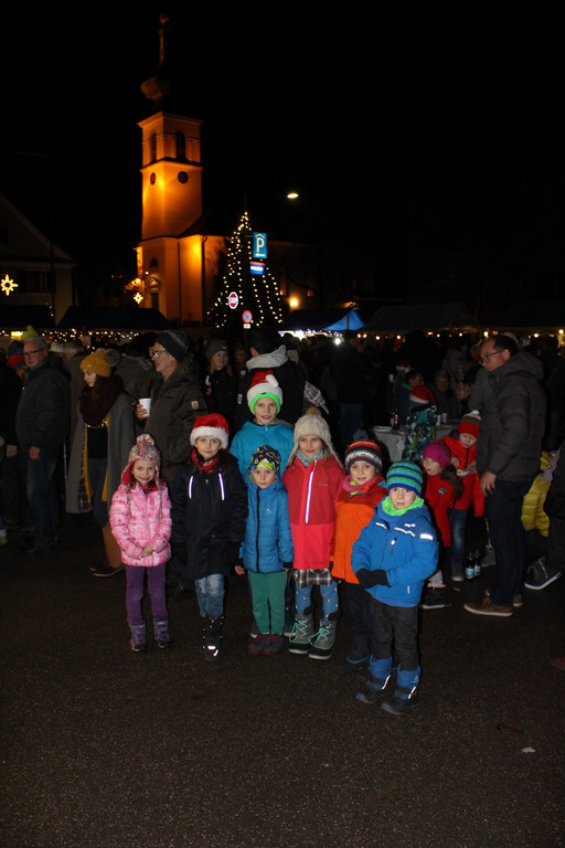 Adventzauber ILLUMINIERUNG mit Weihnachtsmarkt 01-12-2018 _26_.JPG