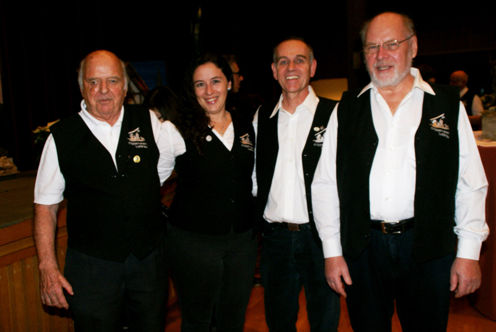 Stolz pr__sentierten die Krippenbauer ihre Werke.JPG