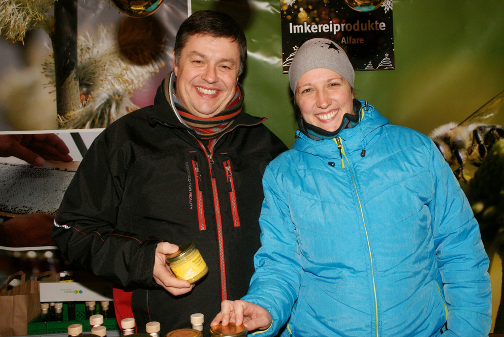 Honig und feine Schn__pse gabs von der Familie Alfare.JPG