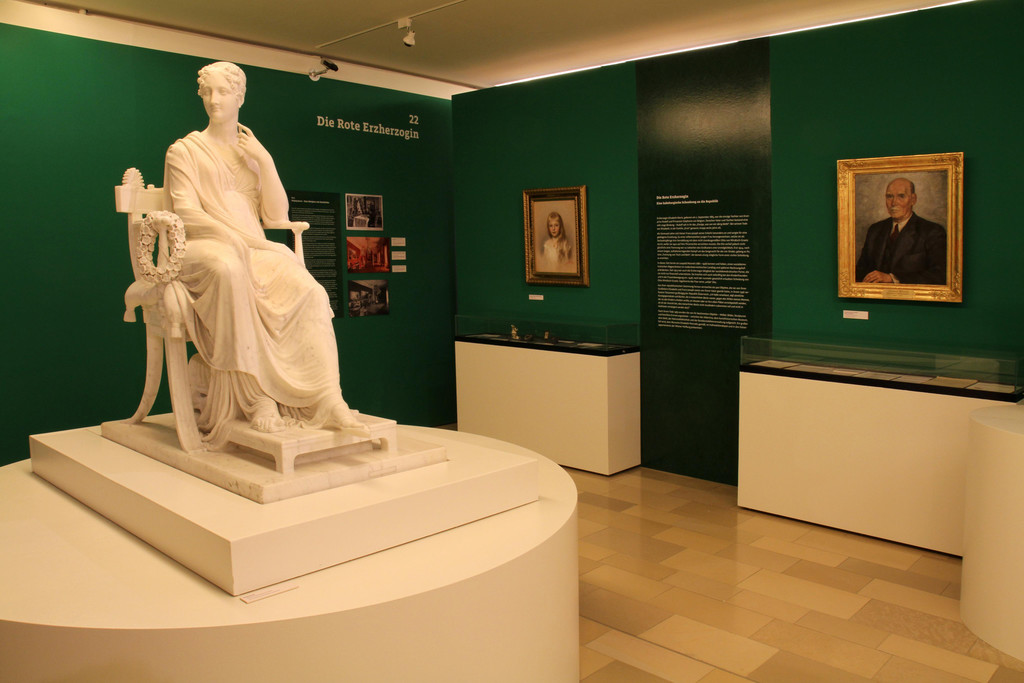 Ausstellung_Bruch und Kontinuit__t_Hofmobiliendepot  ___  M__bel Museum Wien __ SKB  _10_.JPG