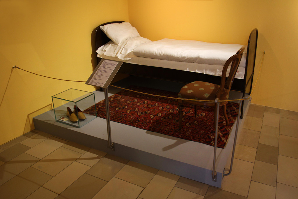 Ausstellung_Bruch und Kontinuit__t_Hofmobiliendepot  ___  M__bel Museum Wien __ SKB  _15_.JPG