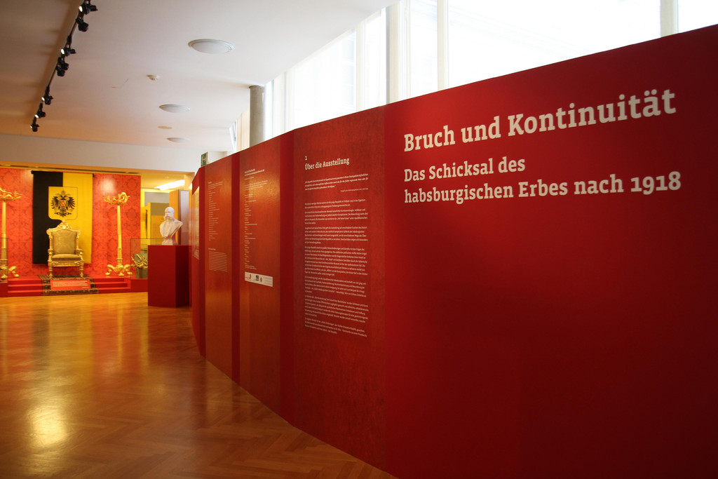 Ausstellung_Bruch und Kontinuit__t_Hofmobiliendepot  ___  M__bel Museum Wien __ SKB  _25_.JPG