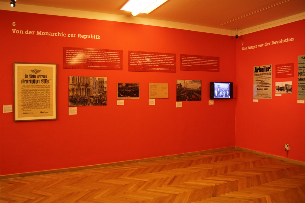 Ausstellung_Bruch und Kontinuit__t_Hofmobiliendepot  ___  M__bel Museum Wien __ SKB  _36_.JPG