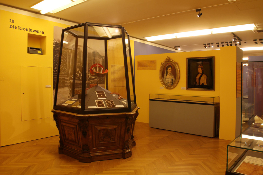 Ausstellung_Bruch und Kontinuit__t_Hofmobiliendepot  ___  M__bel Museum Wien __ SKB  _37_.JPG