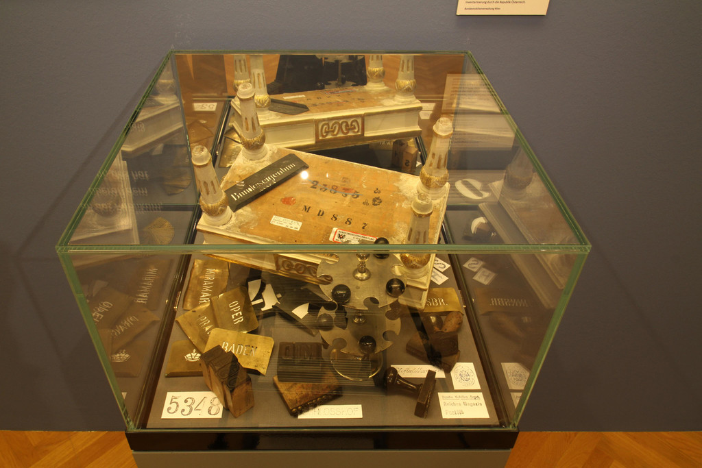 Ausstellung_Bruch und Kontinuit__t_Hofmobiliendepot  ___  M__bel Museum Wien __ SKB  _42_.JPG