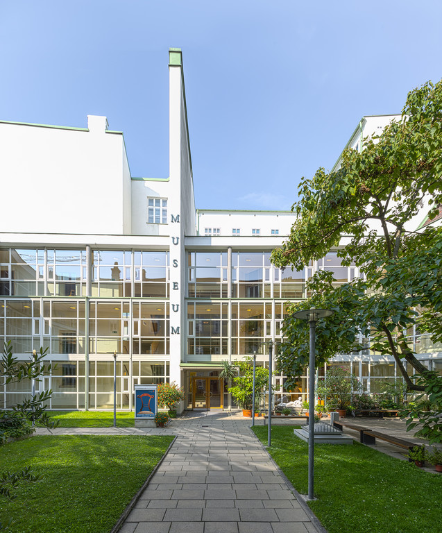 Hofmobiliendepot_ Innenhof __ SKB_Edgar Knaack 01.jpg