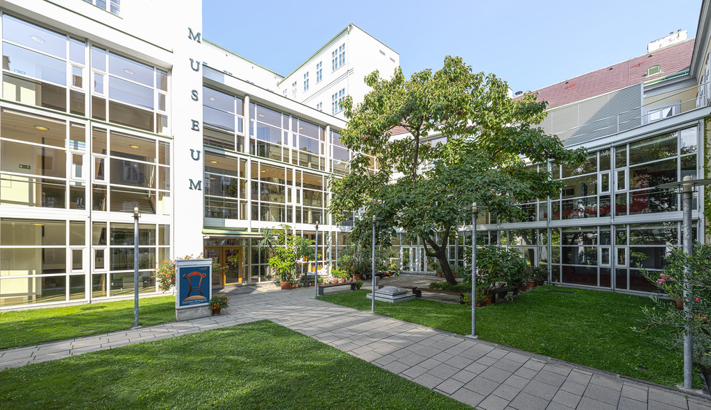 Hofmobiliendepot_ Innenhof __ SKB_Edgar Knaack 02.jpg