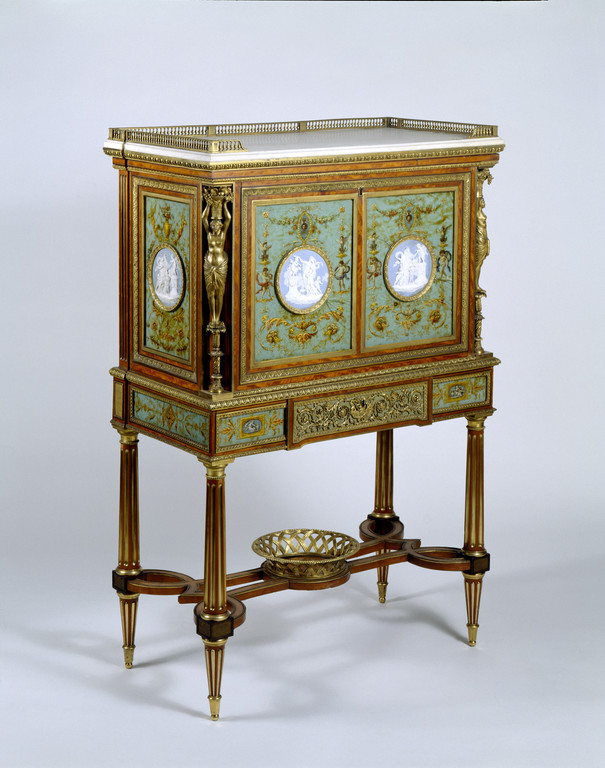 Sekret__r Marie Antoinette_ Adam Weisweiler_ Paris um 1780 __ BMobV_ Marianne Haller.jpg