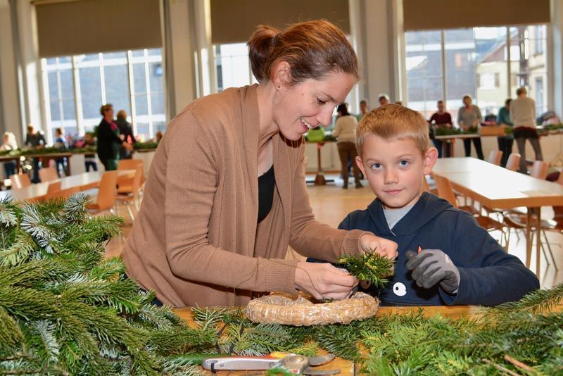 Adventkranzbinden_6_2840_5c015bf1d1a.jpg