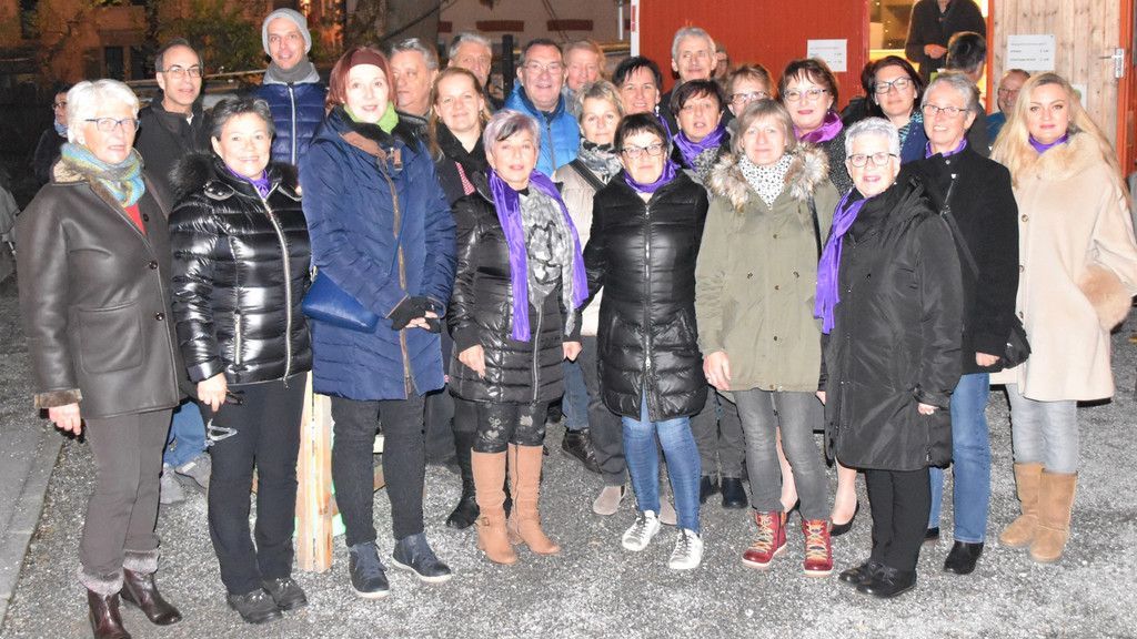6_Der Gesangverein Harmonie versetzte in Weihnachststimmung.JPG