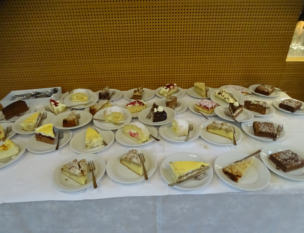 Basar4d Kuchen.jpg