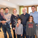 IMG_1745 Antonio und Stephanie Battaglia-Huber mit Kindern Davide und LorenzoVater Walter Huber plus BM Michael Domig und La.JPG