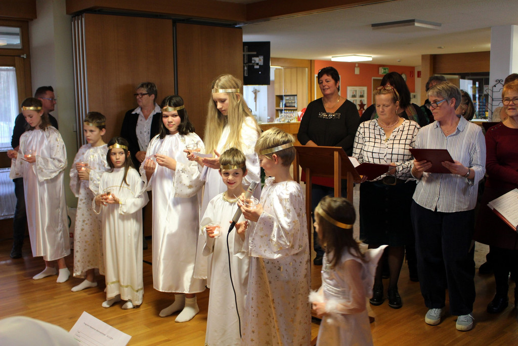 Jesuheim WEIHNACHTSFEIER 20-12-2018 _8_.JPG