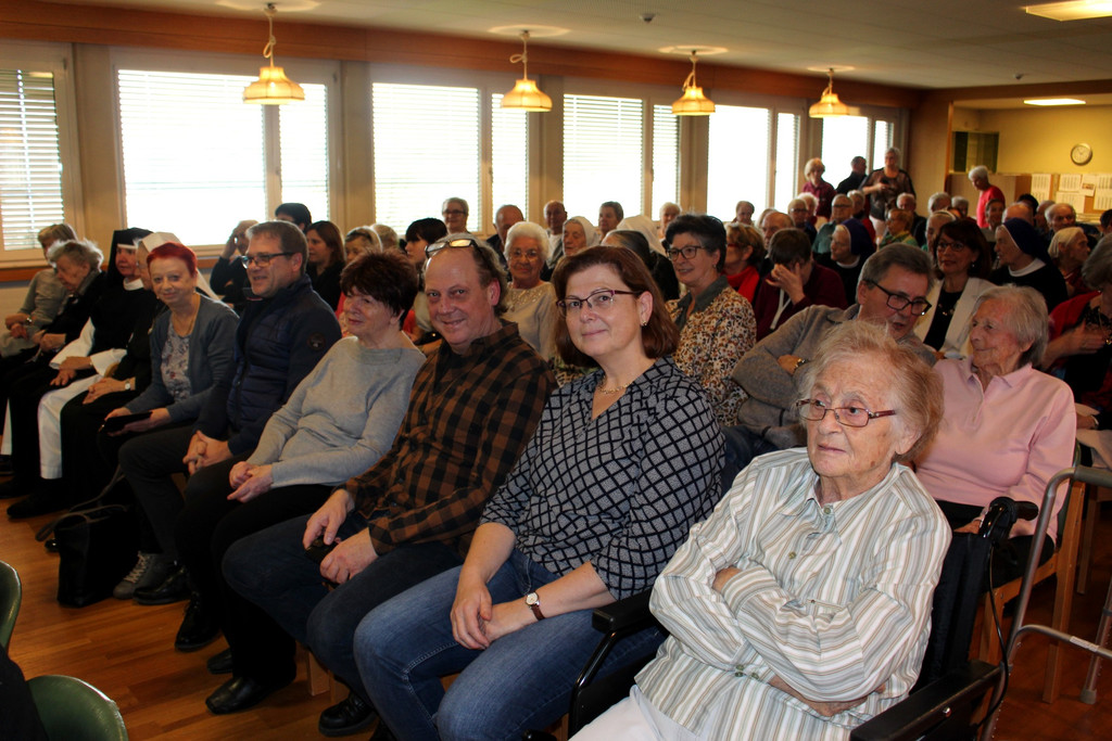 Jesuheim WEIHNACHTSFEIER 20-12-2018 _11_.JPG