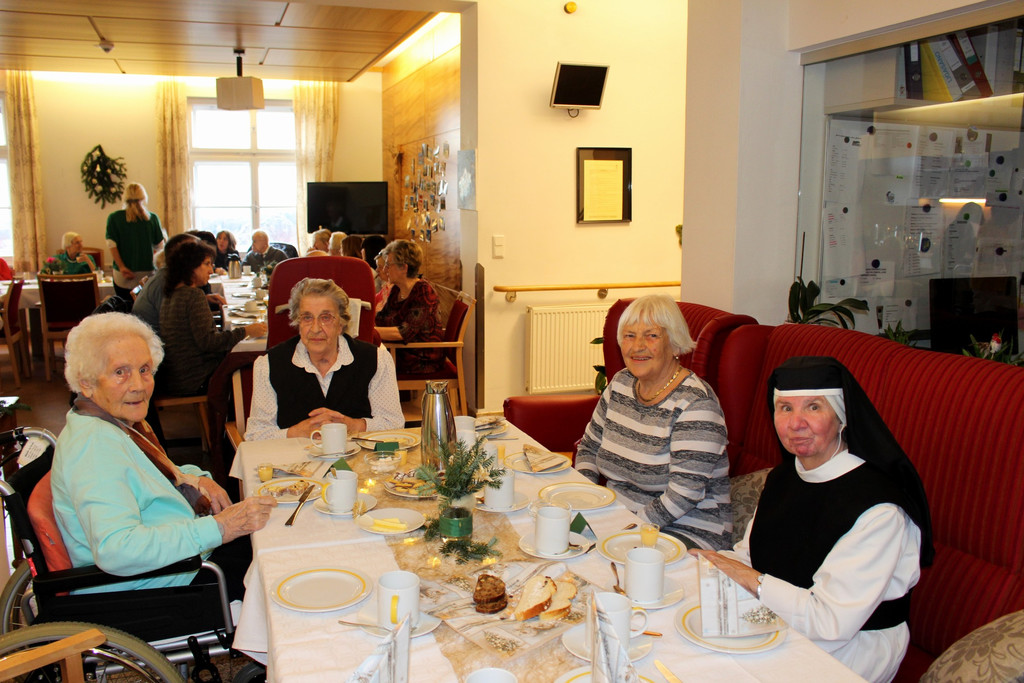 Jesuheim WEIHNACHTSFEIER 20-12-2018 _33_.JPG