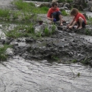 für die Kinder ist die Spiersbach- Mündung ein Paradies