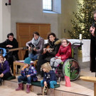 Singen vor der Krippe