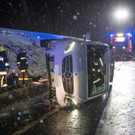 Kleinbus kippte auf A21 um