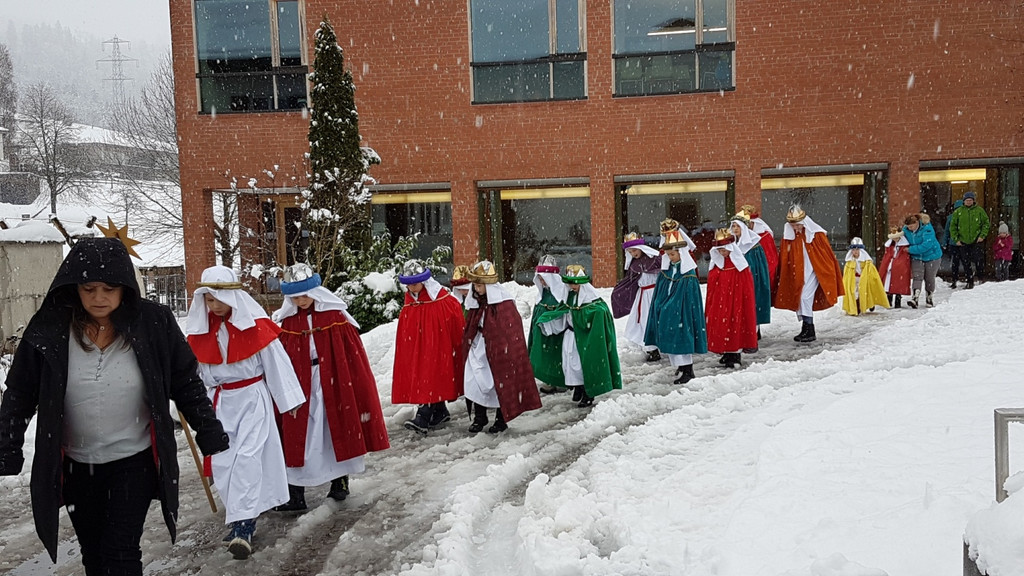 Dreik__nigsaktion B AUF DEM WEG ZUR KIRCHE 04-01-2019 _2_.jpg