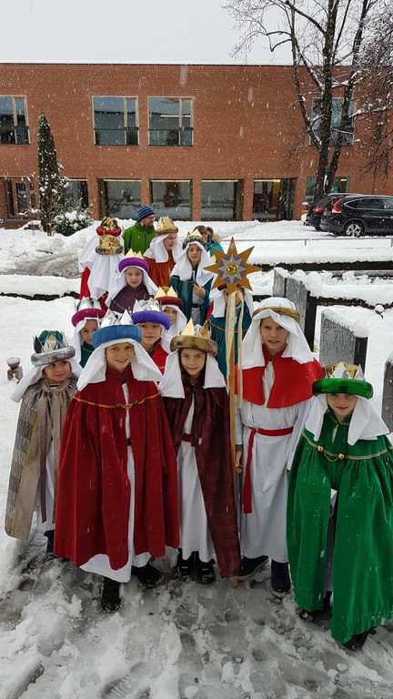 Dreik__nigsaktion B AUF DEM WEG ZUR KIRCHE 04-01-2019 _4_.jpg