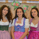 Brotverkauf Christina_ Luzia und Selina.JPG