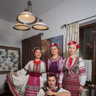 Kupalinka in ukrainischer Tracht.jpg