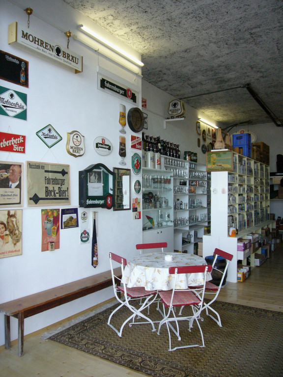 Seibl Hans BIER SAMMLUNG C Garage Wand Februar 2007.jpg