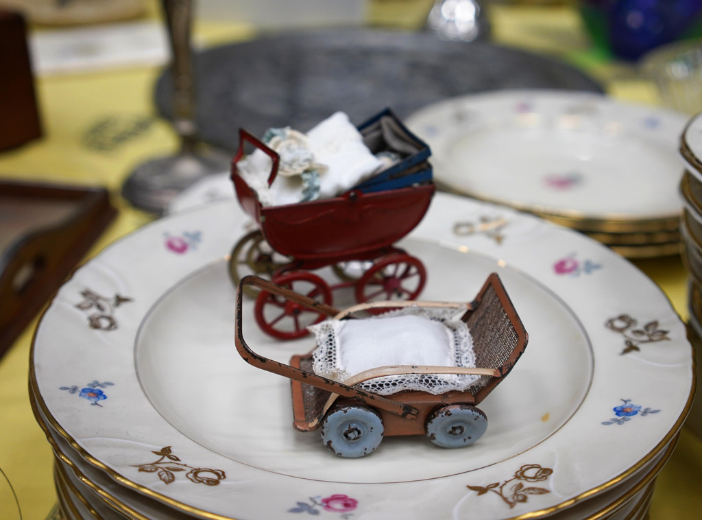 FM 2019 Antikes Spielzeug 2 Kinderwagen Blech.JPG