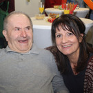 IMG_3476 Magda Giesinger mit Hausbewohner Mehmet.JPG