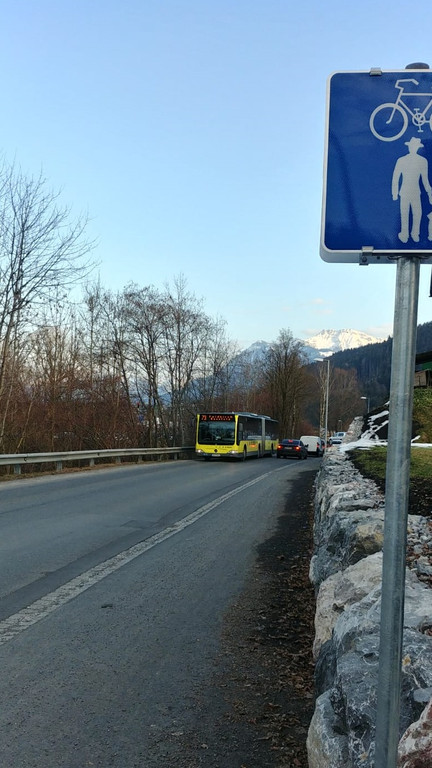 09 IMG_9339 Geschlossene Radwegluecke Felsenau.JPG