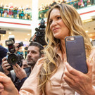 Autogrammstunde Elle Macpherson - Lugner City - 27_02_2019 _14 von 30_.jpg