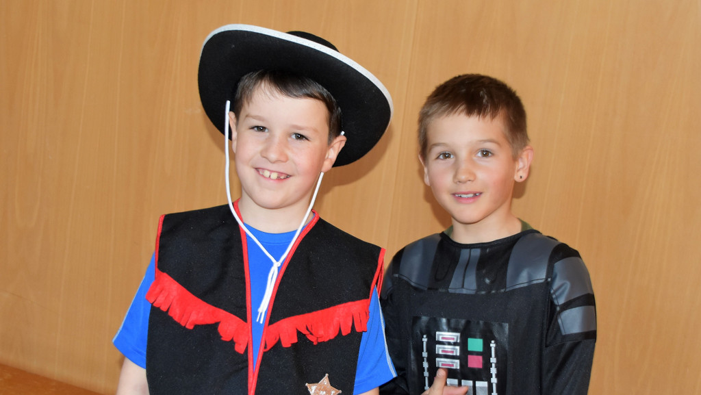 Paul und Rico gef__llt es in der Kindergruppe.JPG