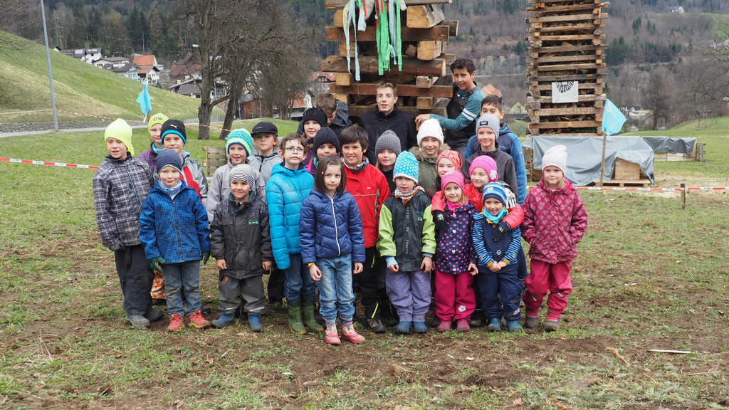 0P3090088 Die stolzen Erbauer des Kinderfunkens.JPG