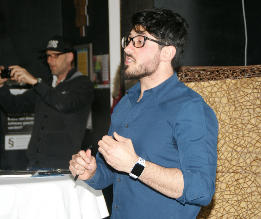 ber die Flucht vor dem Krieg.JPG