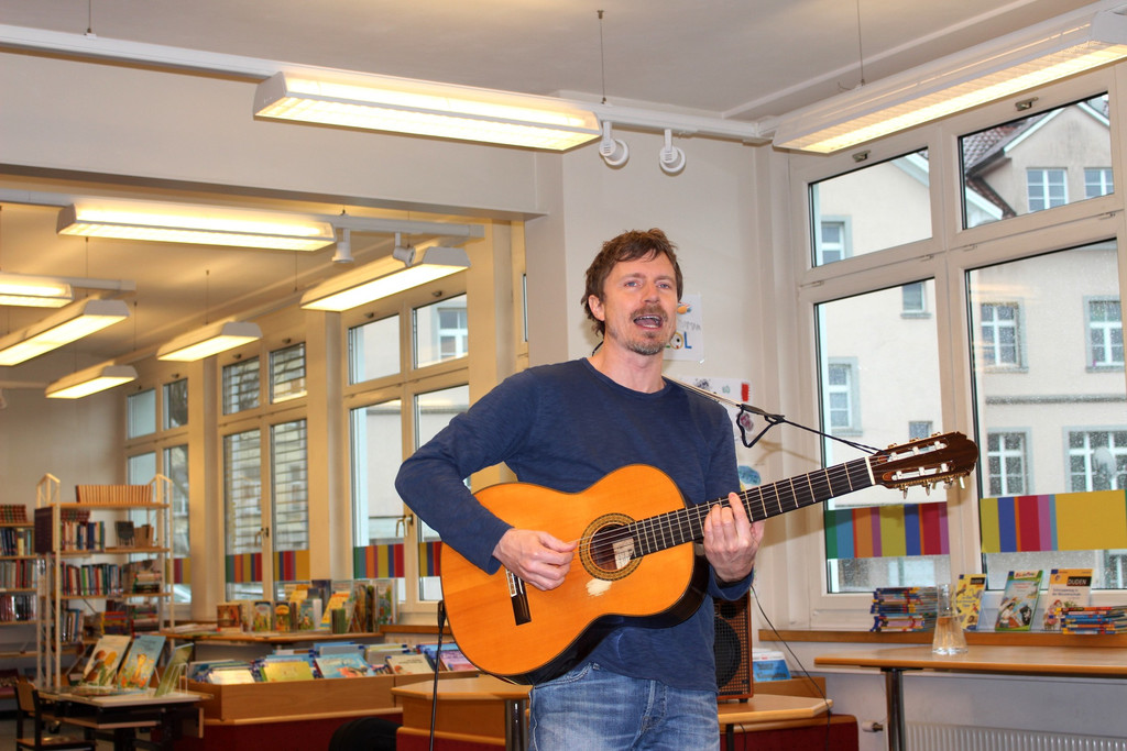 Lochau B__cherei LESUNG mit OLIVER SCHERZ f__r die Volksschule M__rz 2019 _8_.JPG