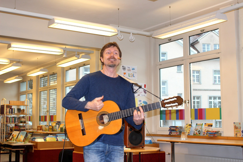 Lochau B__cherei LESUNG mit OLIVER SCHERZ f__r die Volksschule M__rz 2019 _9_.JPG
