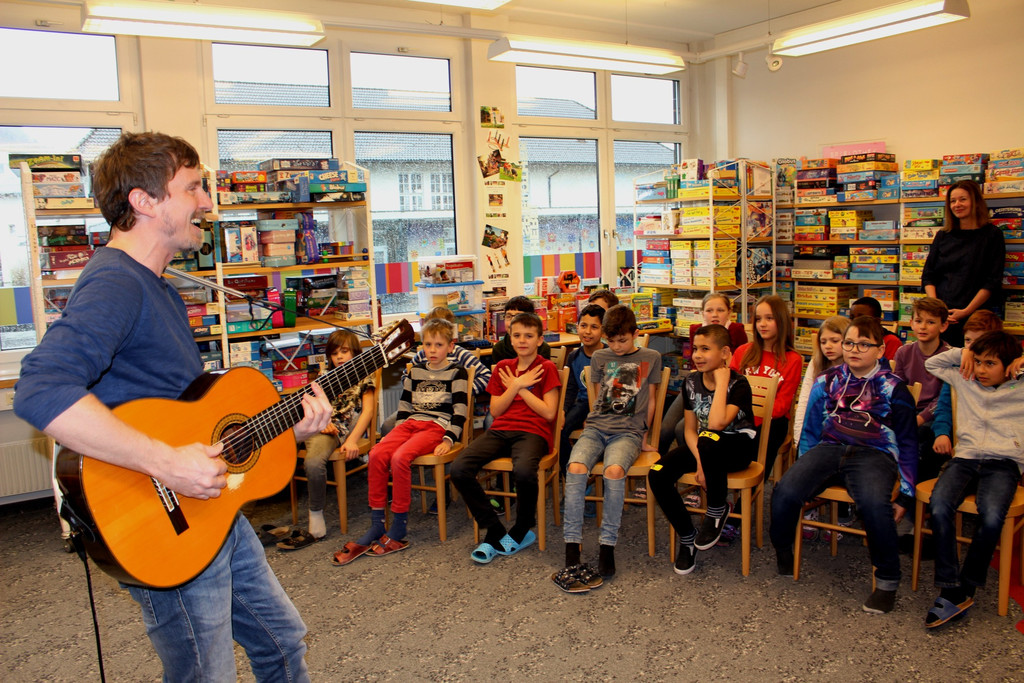 Lochau B__cherei LESUNG mit OLIVER SCHERZ f__r die Volksschule M__rz 2019 _15_.JPG