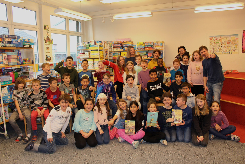 Lochau B__cherei LESUNG mit OLIVER SCHERZ f__r die Volksschule M__rz 2019 _1_.JPG