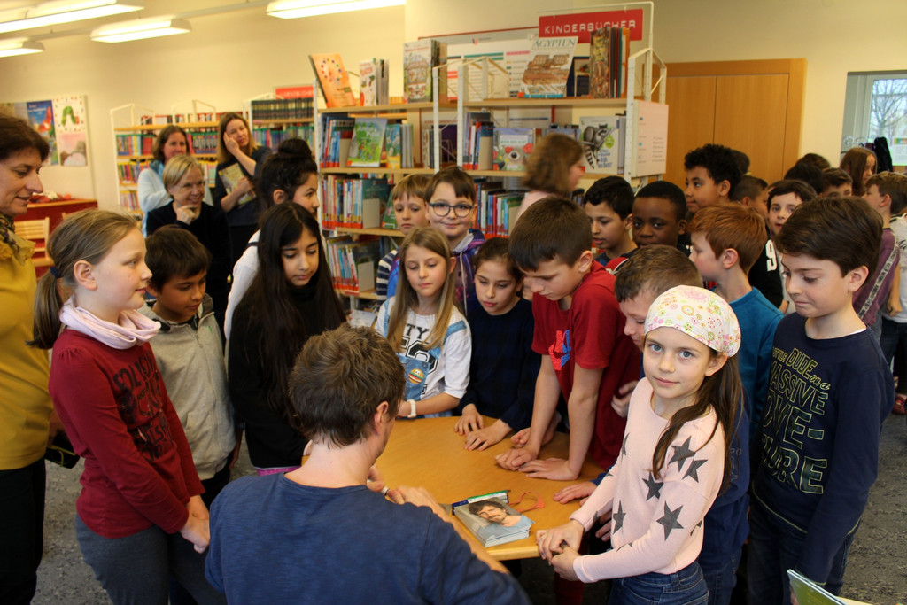 Lochau B__cherei LESUNG mit OLIVER SCHERZ f__r die Volksschule M__rz 2019 _2_.JPG