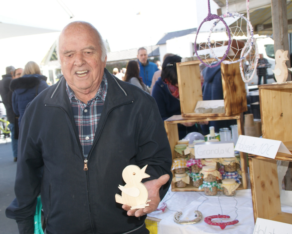 Hans vom Krippenverein hat Holzenten f__r den Verkauf gefertigt.JPG