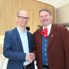IMG_6104 Bezirkskapellmeister Manfred Laengle und Kapellmeister Christian Schneider.JPG