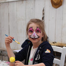 IMG_6127 Emma beim Ostereier bemalen.JPG