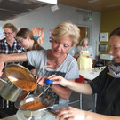 Frühlingsenergie mit frischen Unkräutern