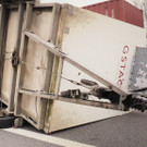 Anhänger kippt auf A14 um