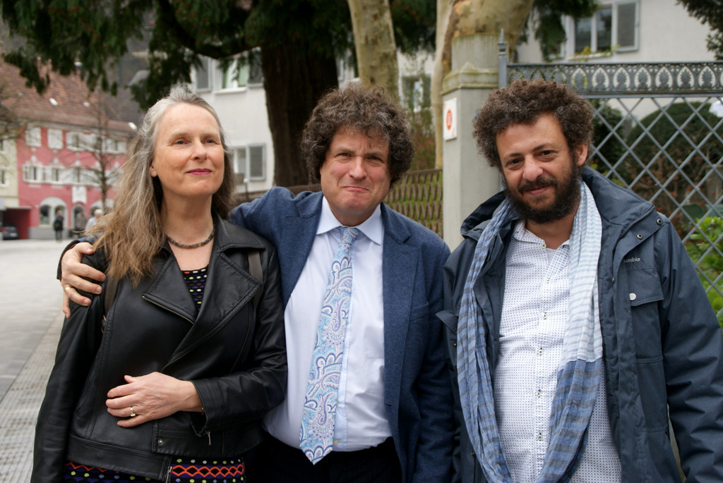 Hanno Loewy mit Gattin Astrid und Muhammad Jabali.JPG